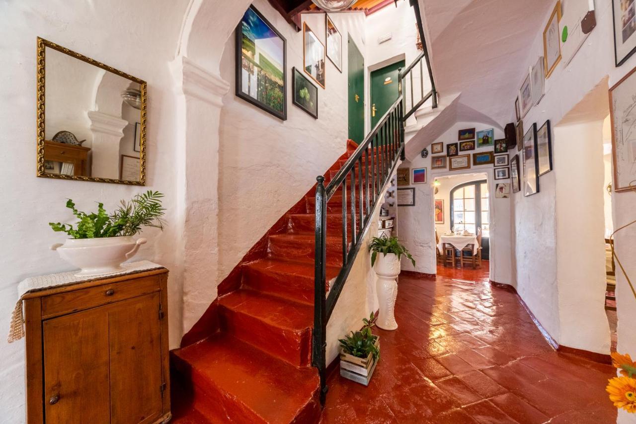 Hostal S'Engolidor Santo Tomas Exterior photo