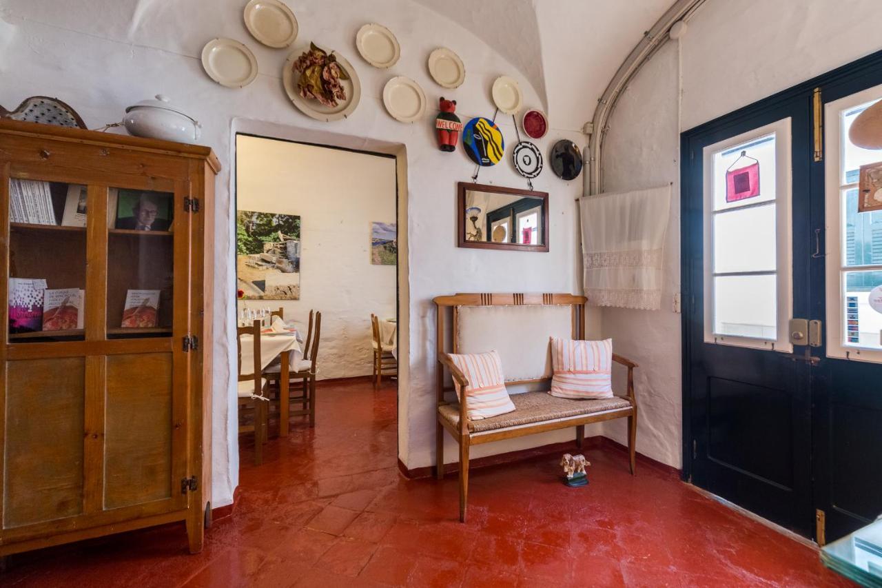Hostal S'Engolidor Santo Tomas Exterior photo