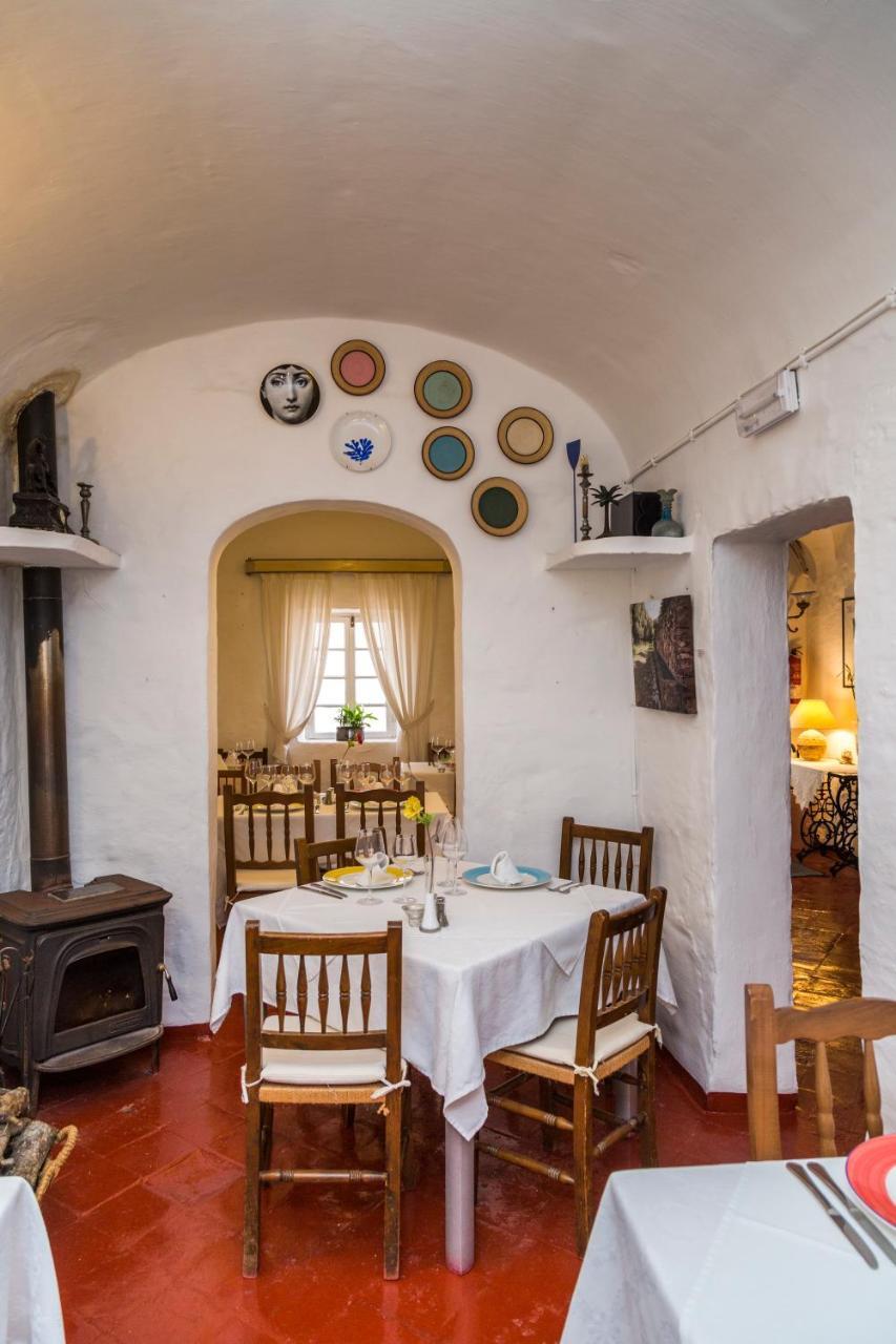 Hostal S'Engolidor Santo Tomas Exterior photo