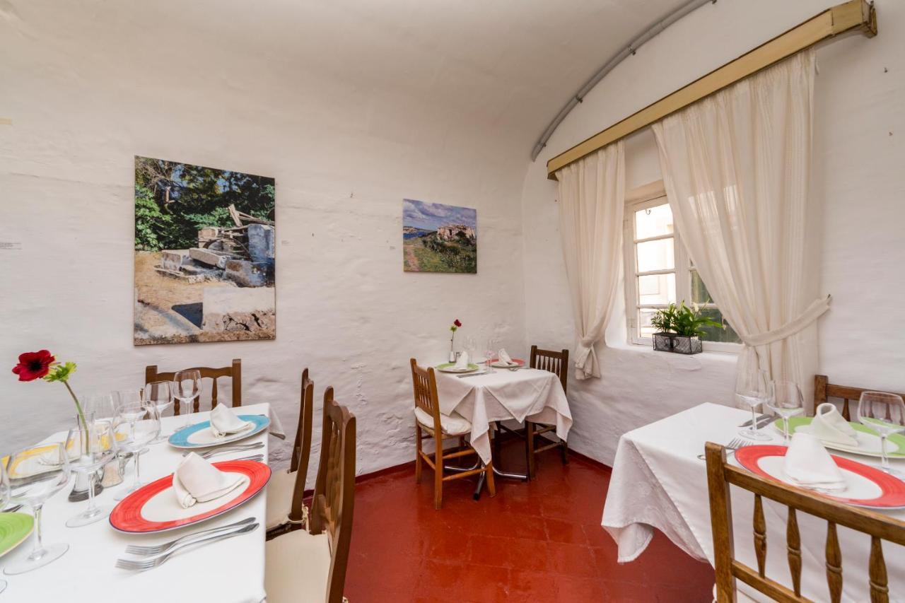 Hostal S'Engolidor Santo Tomas Exterior photo