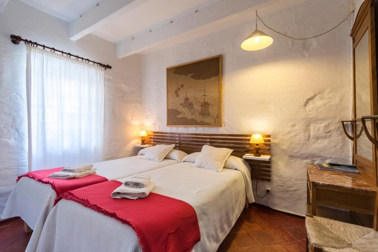 Hostal S'Engolidor Santo Tomas Exterior photo
